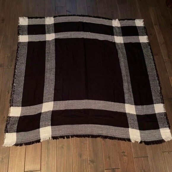 Plaid Black and White Square Scarf - Picture 4 of 4